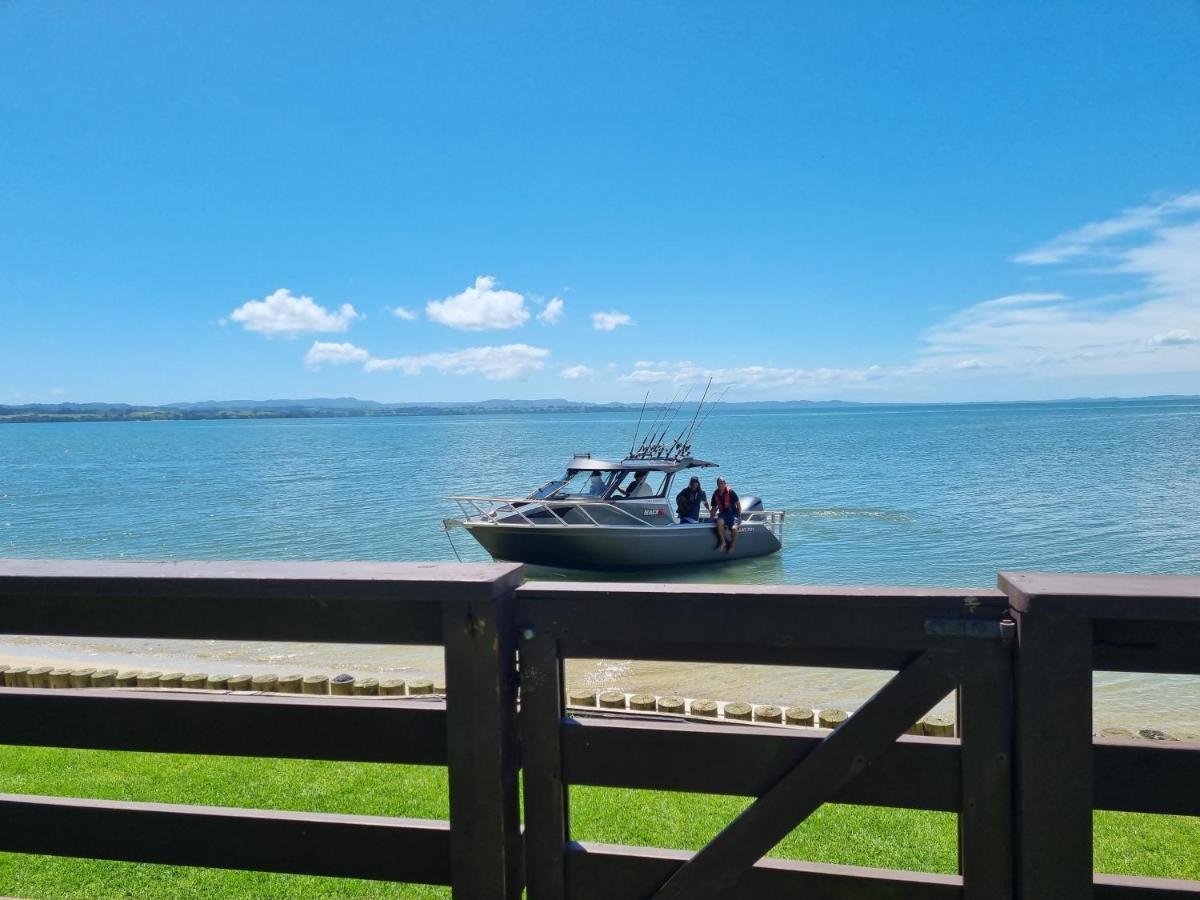 Red Rock Cottage, Beachfront Luxury Clarks Beach Buitenkant foto
