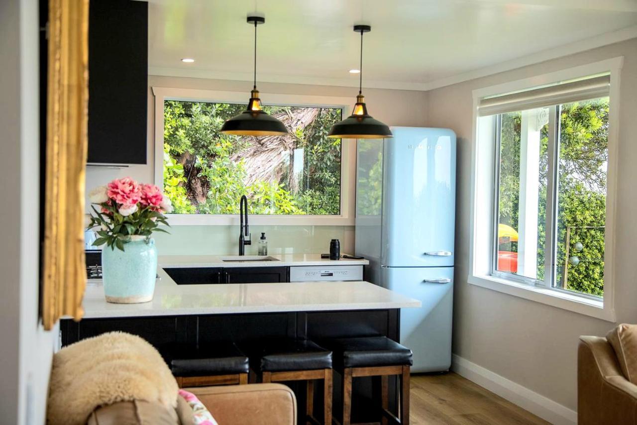 Red Rock Cottage, Beachfront Luxury Clarks Beach Buitenkant foto