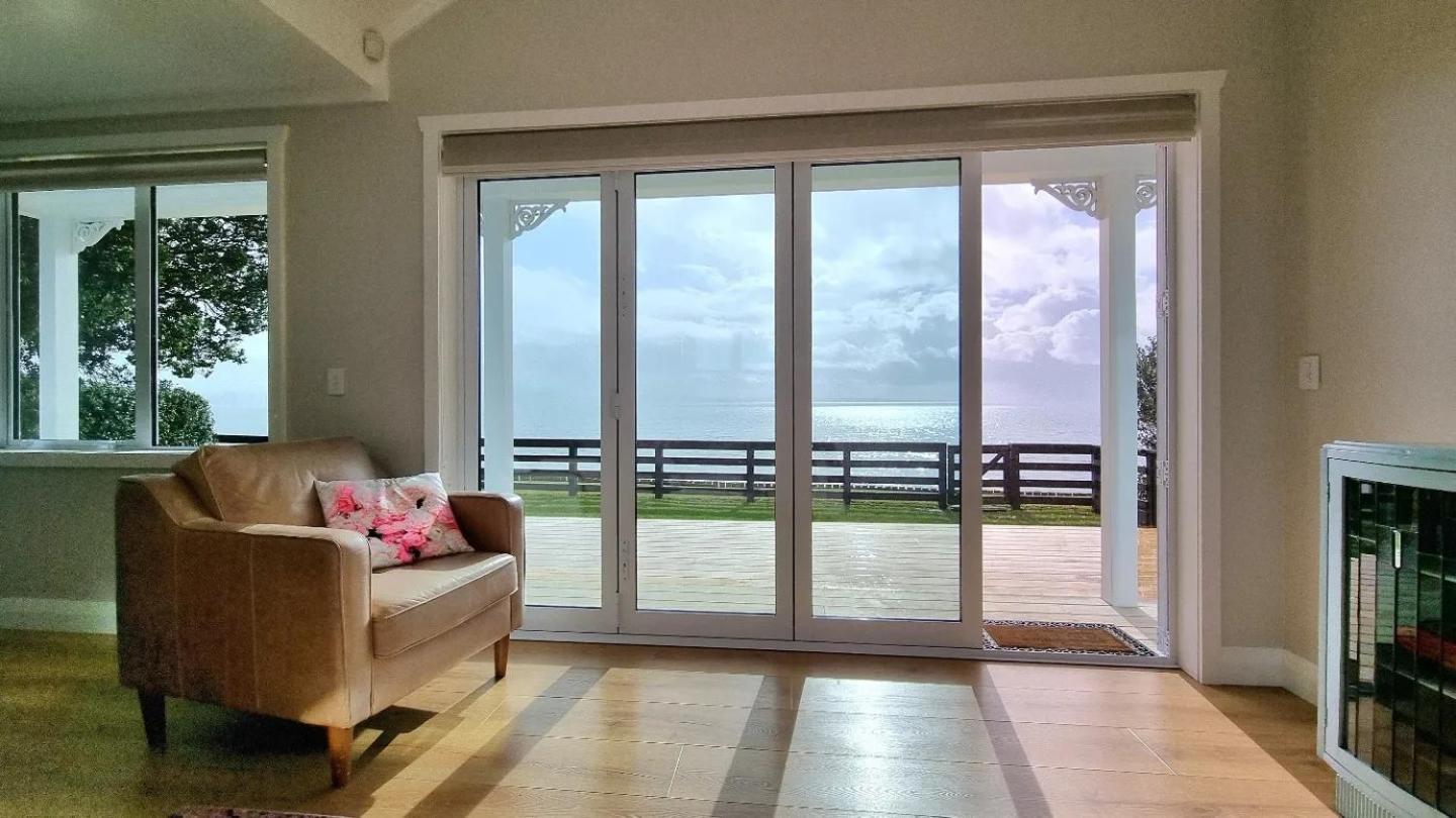 Red Rock Cottage, Beachfront Luxury Clarks Beach Buitenkant foto