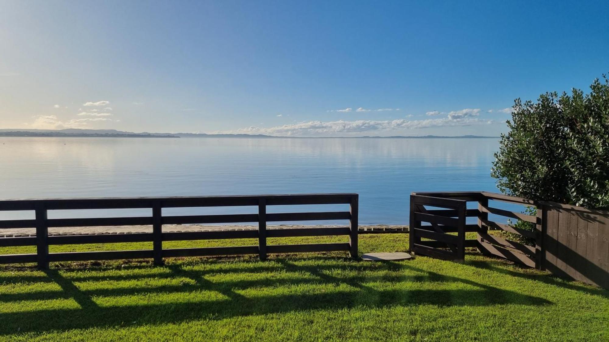 Red Rock Cottage, Beachfront Luxury Clarks Beach Buitenkant foto